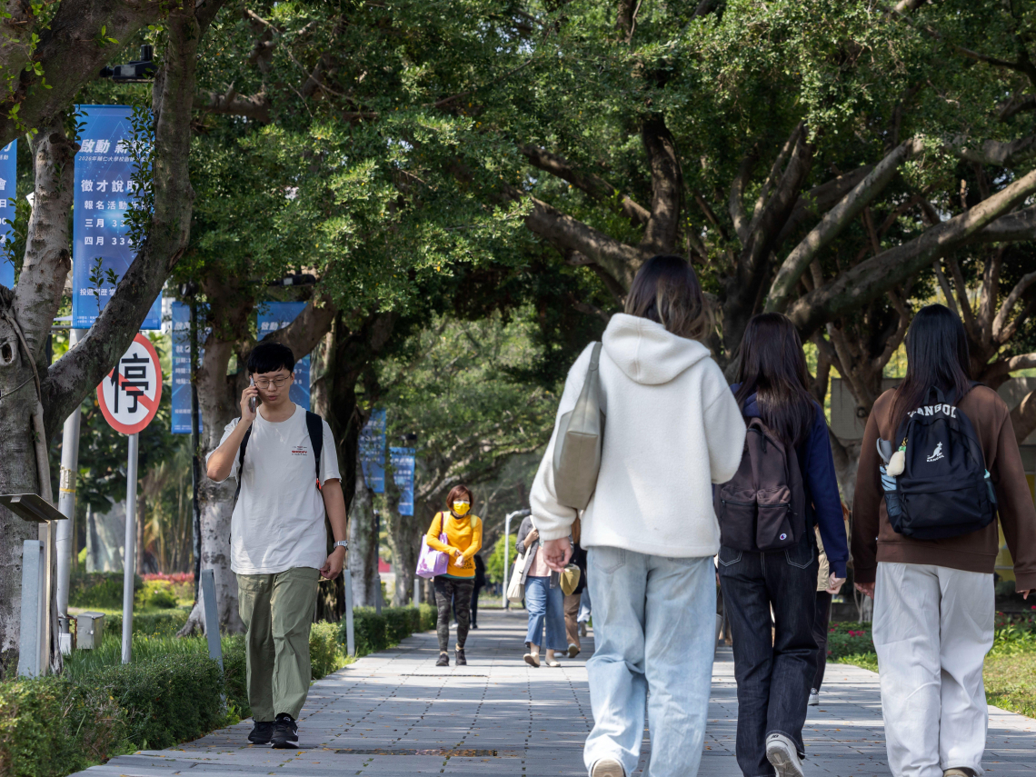 大學「慢性病」有救？教師減薪換升等、加500LINE好友拚招生...獨家調查89位大學校長，點出高教3病症
